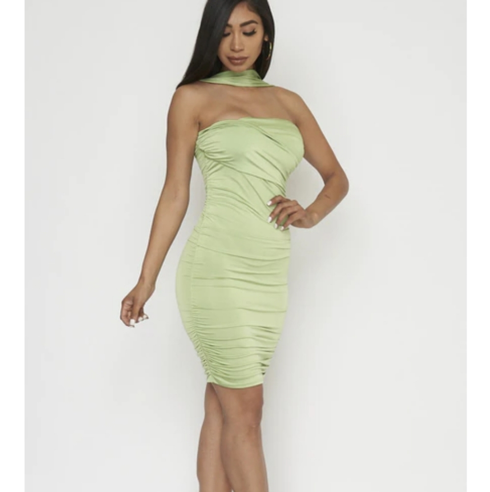 🐆🐆🐆🐆Bundle!! GREEN RUCHED DRESS - Picture 2 of 3